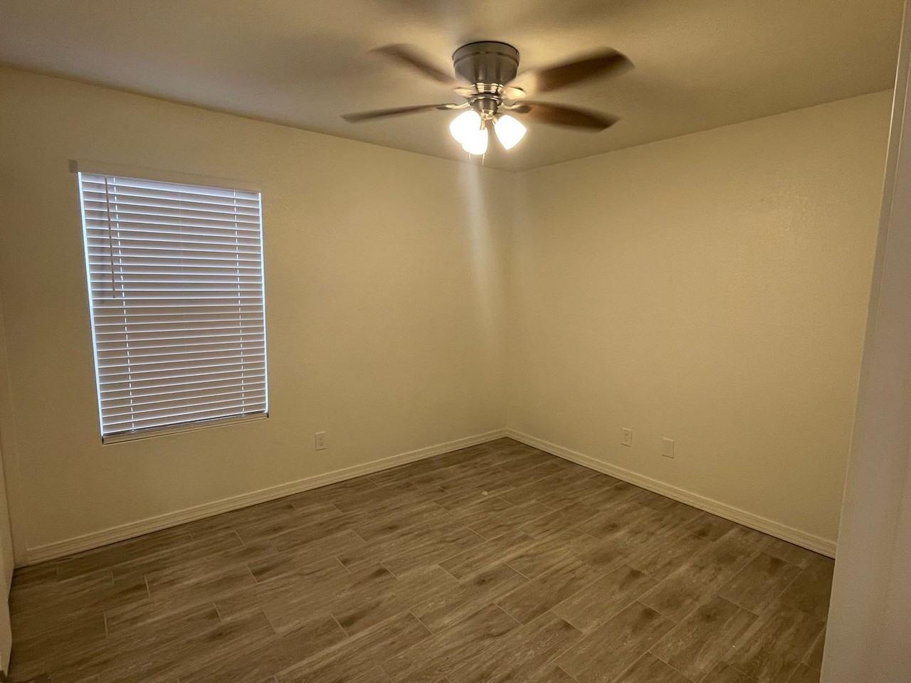 1113 W Sparrow Dr - Photo 5 of 11