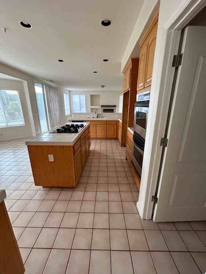 19535 Cortina Ct - Photo 6 of 42