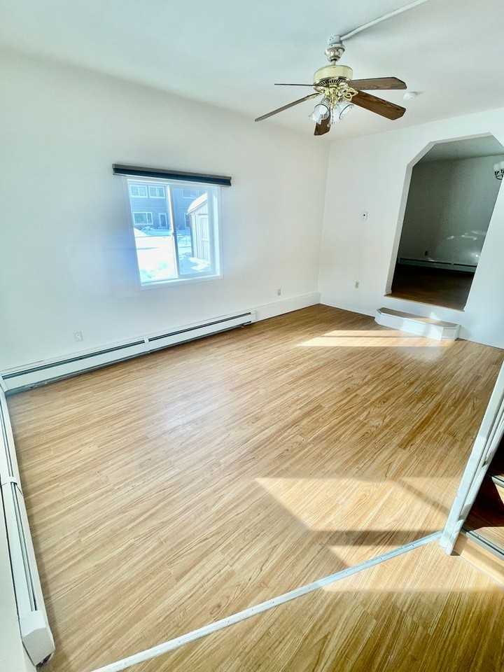 202 Princess Dr - Photo 2 of 19