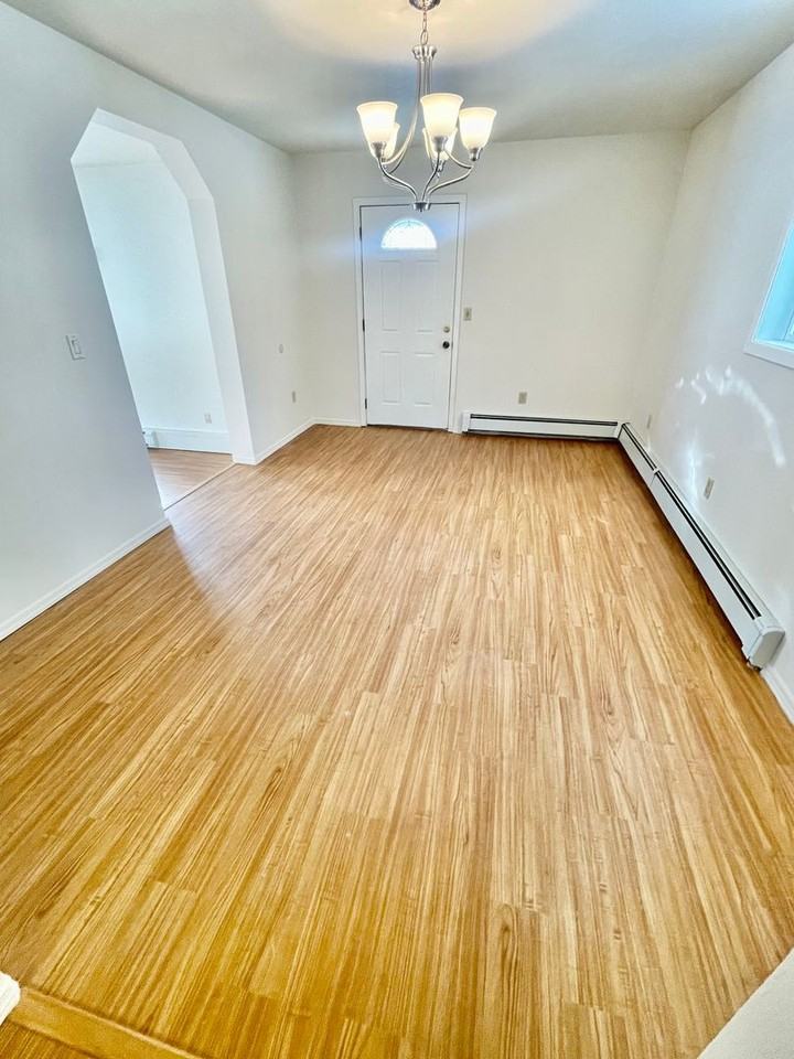 202 Princess Dr - Photo 3 of 19