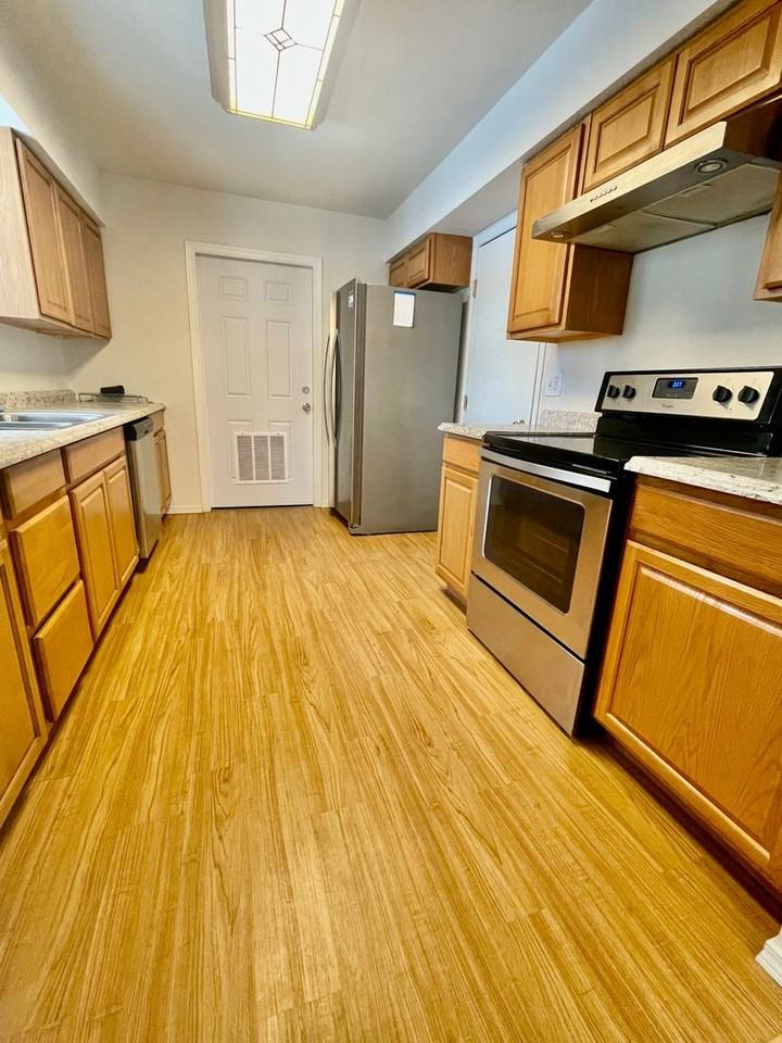 202 Princess Dr - Photo 6 of 19