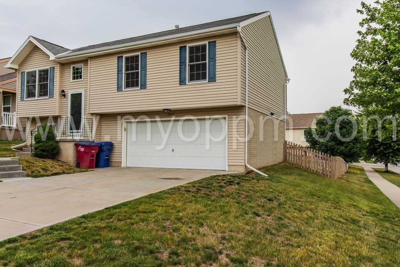 14452 Knudsen St - Photo 2 of 27