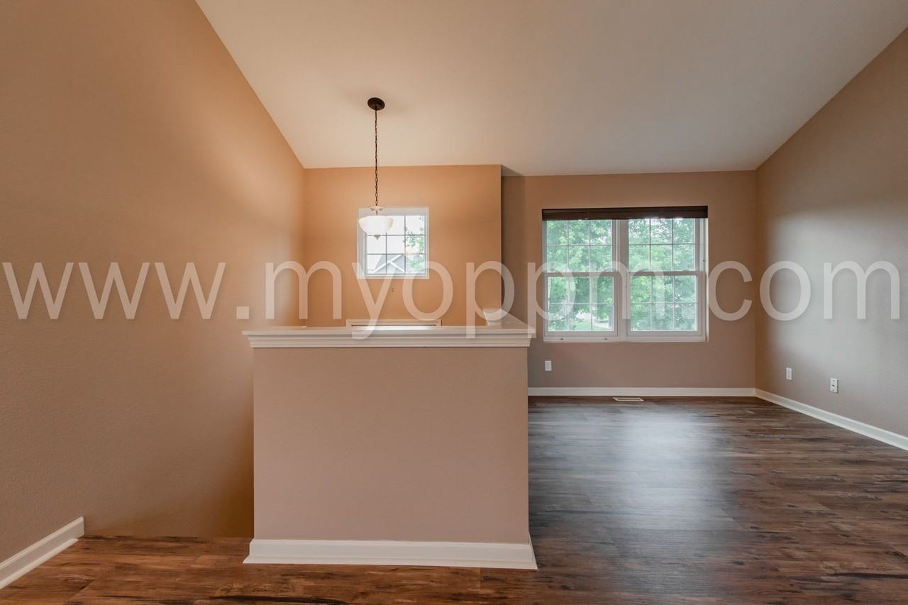 14452 Knudsen St - Photo 3 of 27