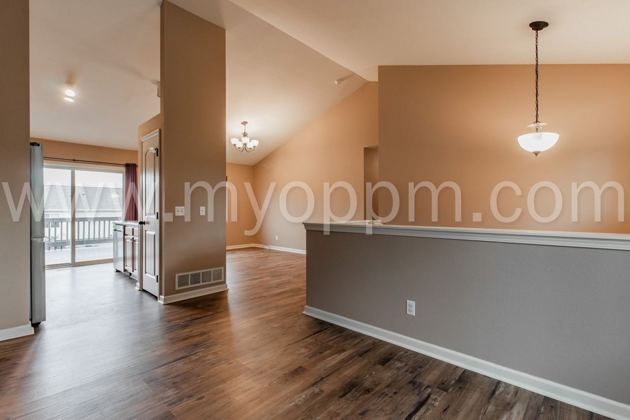 14452 Knudsen St - Photo 5 of 27