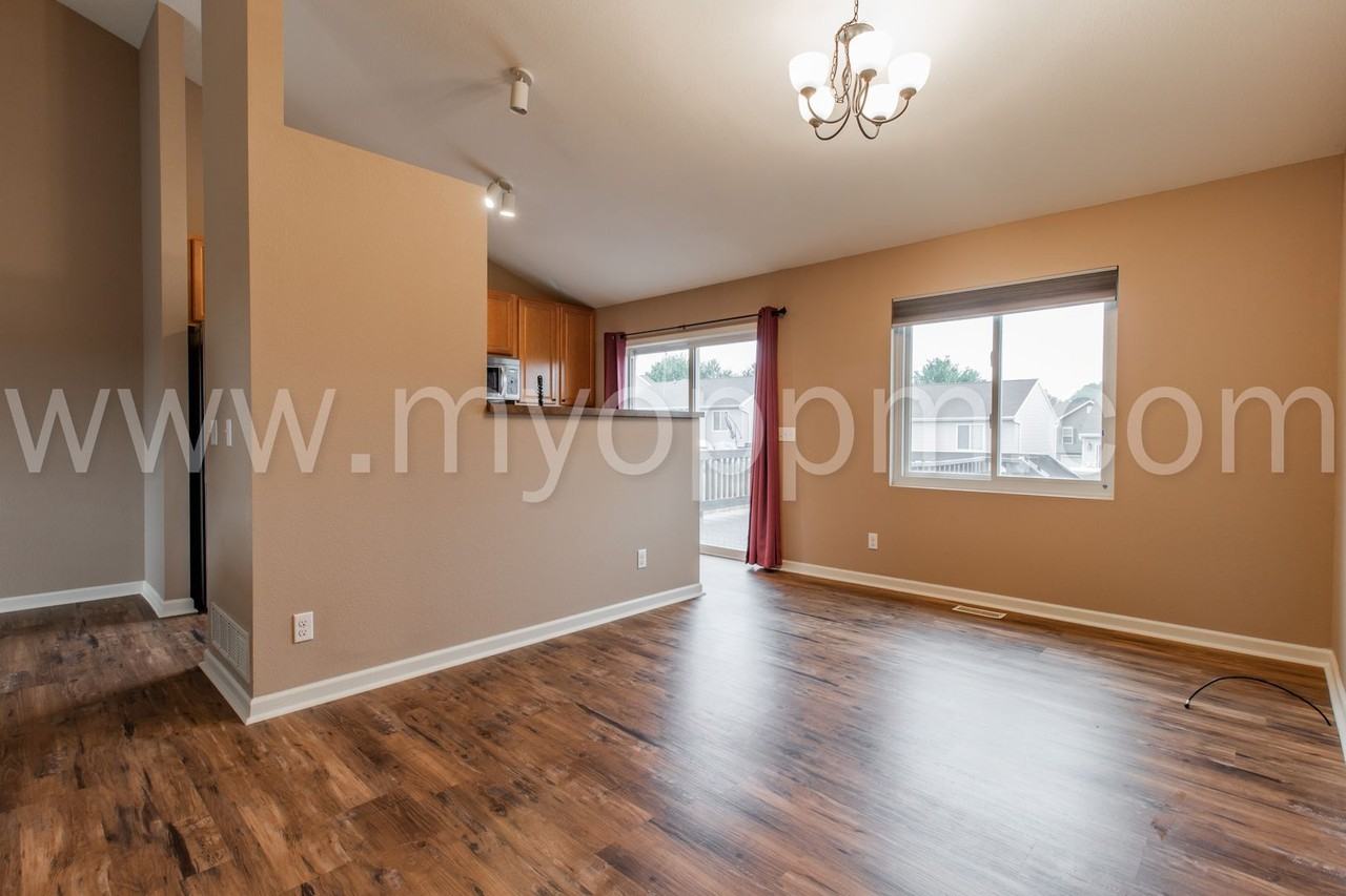 14452 Knudsen St - Photo 7 of 27
