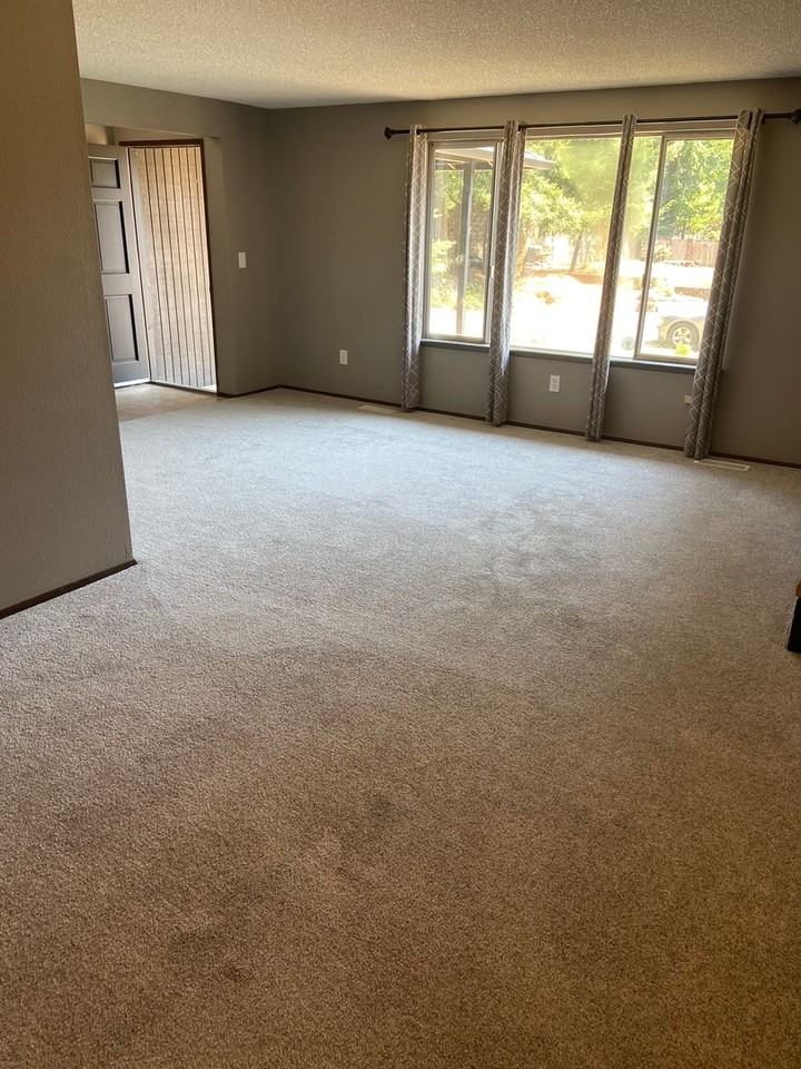 1335 Woodglen St Ne - Photo 2 of 28