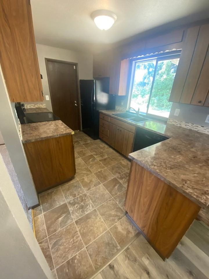 1335 Woodglen St Ne - Photo 4 of 28