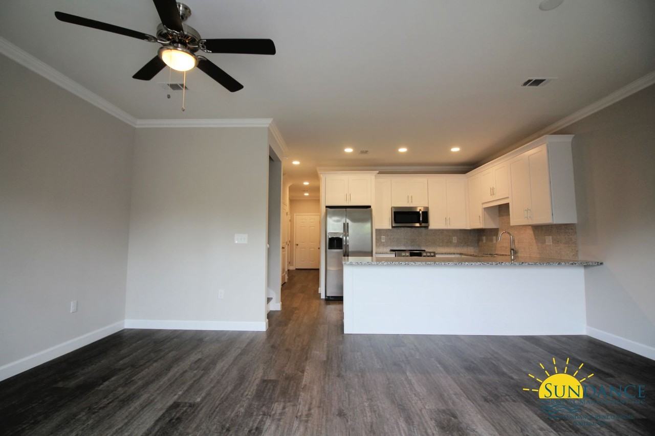 1813 Stable Ln - Photo 2 of 17