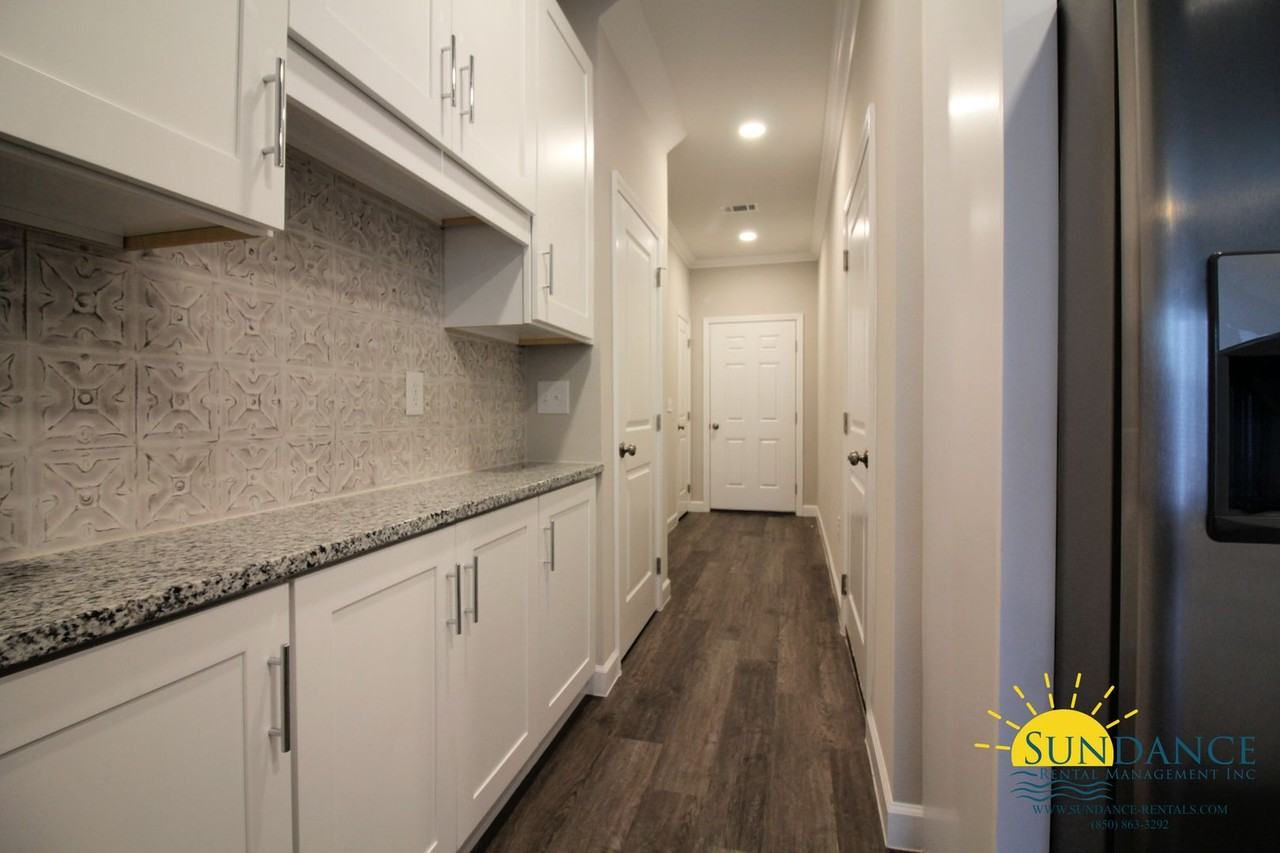 1813 Stable Ln - Photo 6 of 17