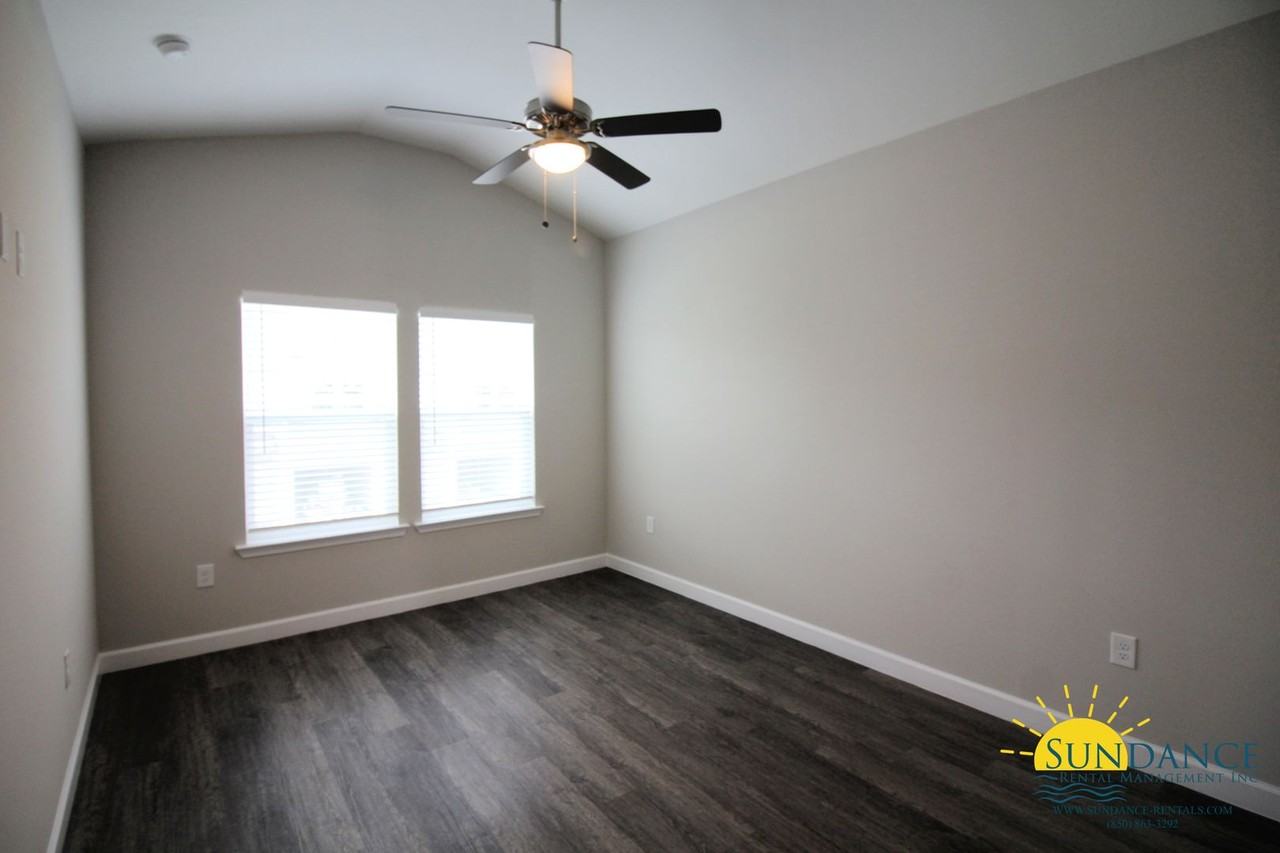 1813 Stable Ln - Photo 7 of 17