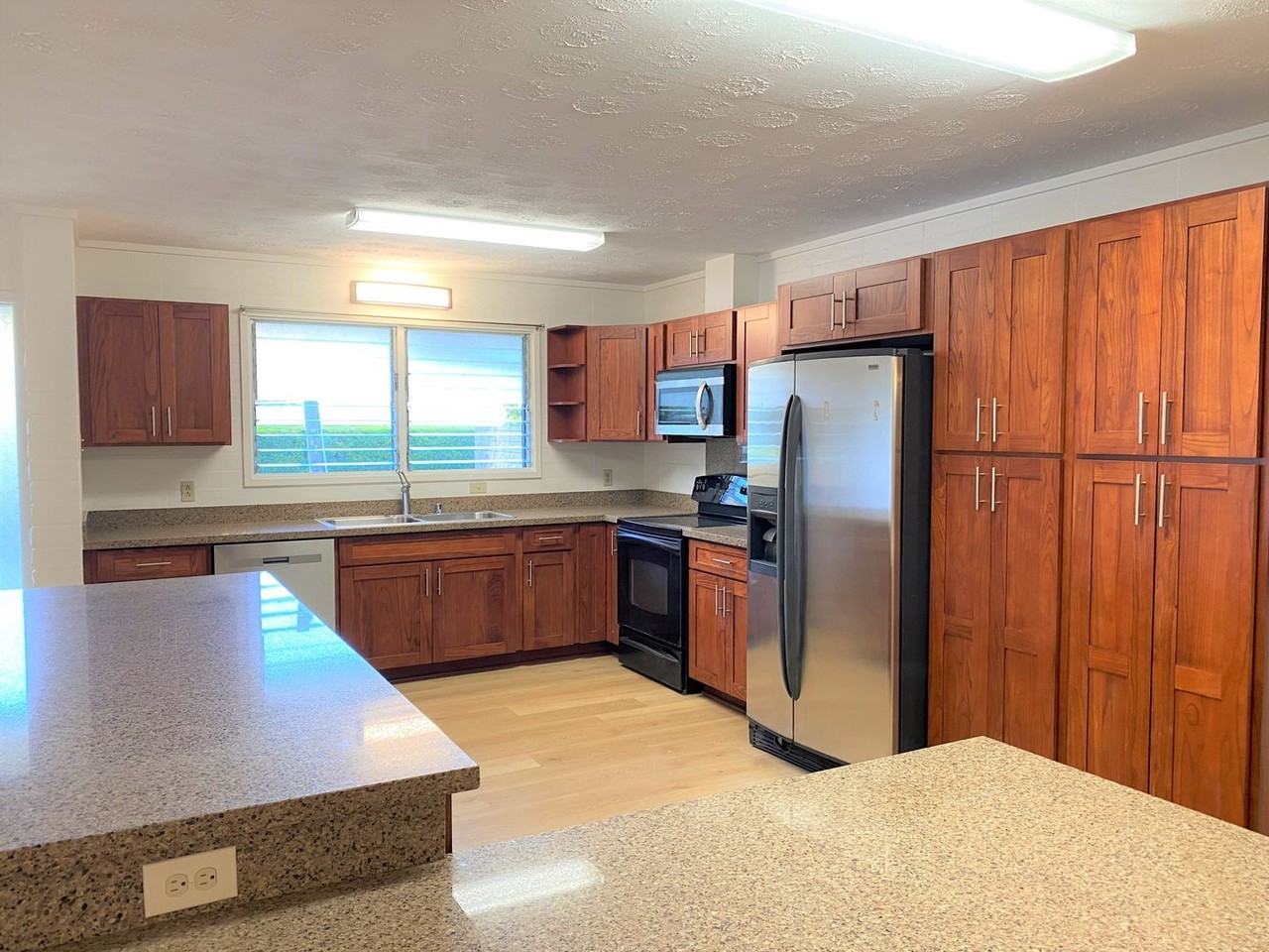 2702 E Manoa Rd - Photo 2 of 18
