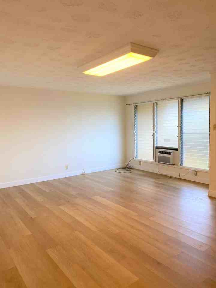 2702 E Manoa Rd - Photo 4 of 18