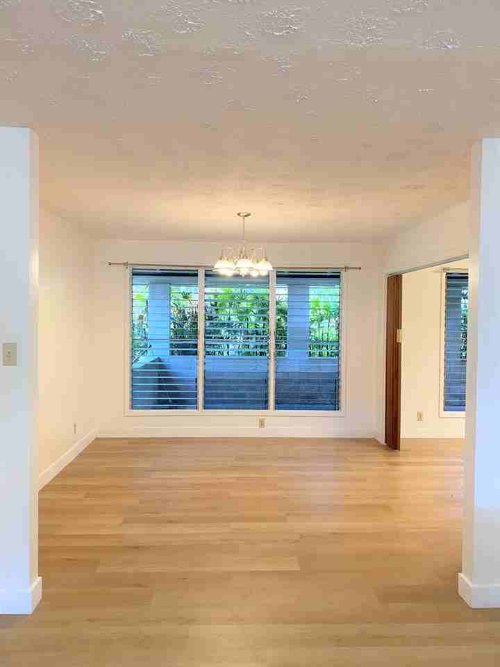 2702 E Manoa Rd - Photo 5 of 18