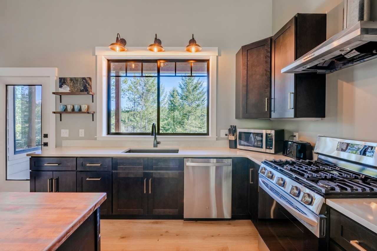 137 Alpha Rd - Photo 4 of 30