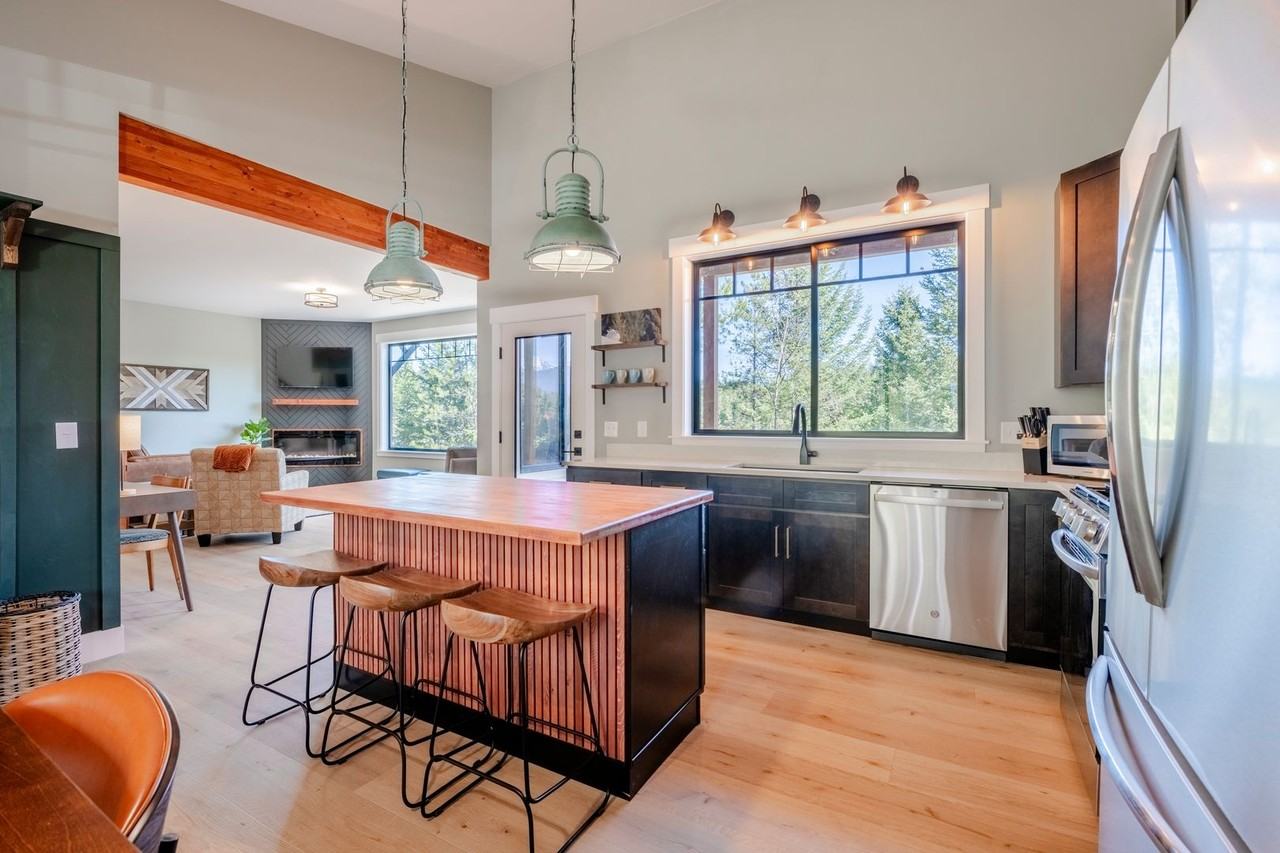 137 Alpha Rd - Photo 5 of 30
