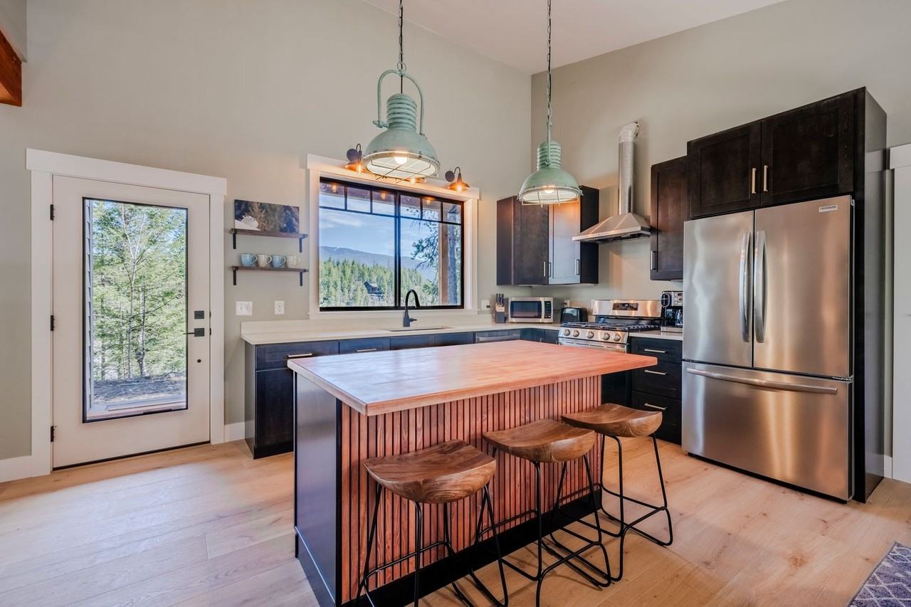137 Alpha Rd - Photo 6 of 30