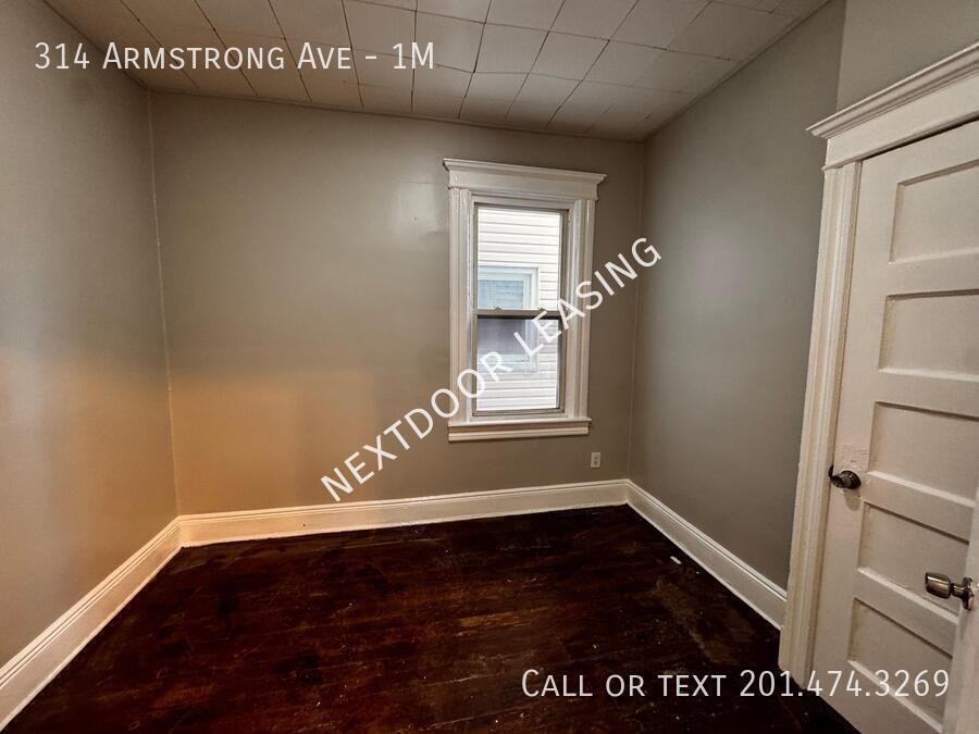 314 Armstrong Ave #1M - Photo 3 of 6