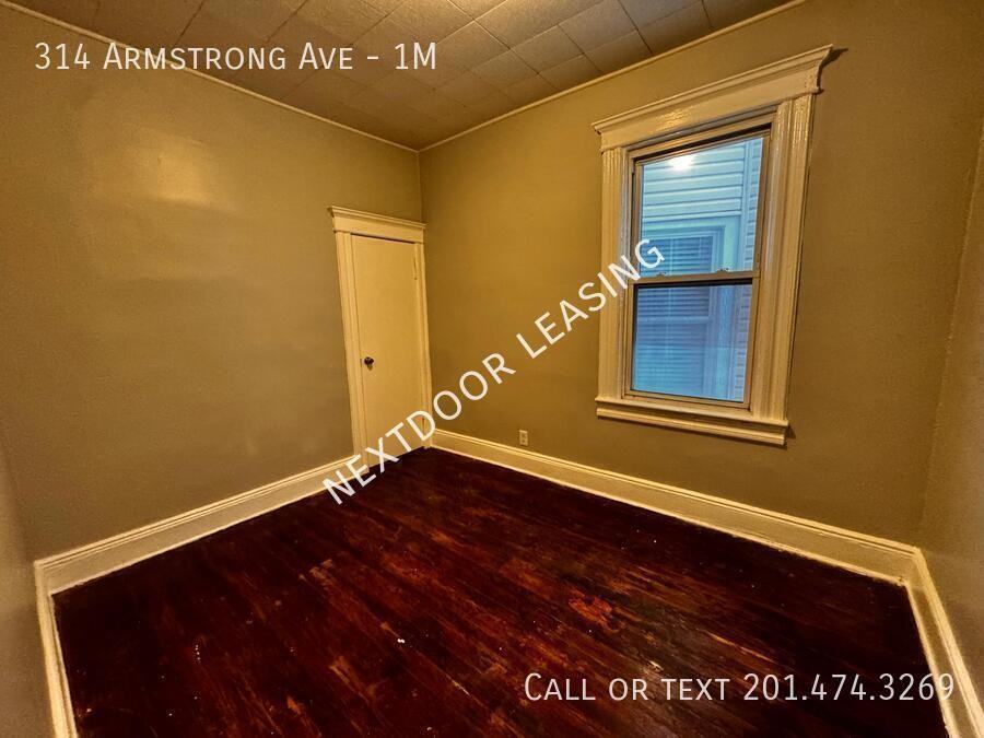 314 Armstrong Ave #1M - Photo 4 of 6