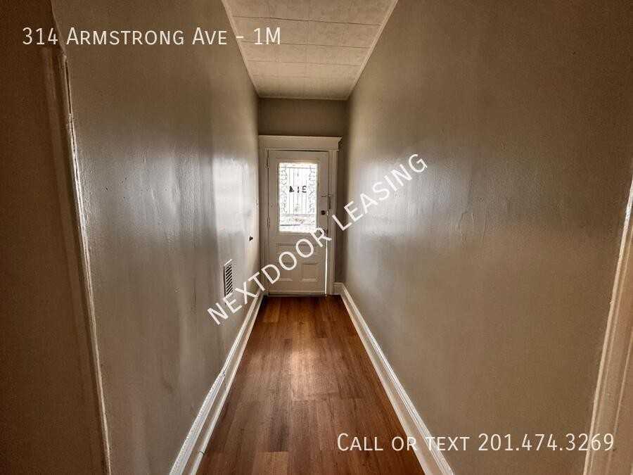 314 Armstrong Ave #1M - Photo 5 of 6