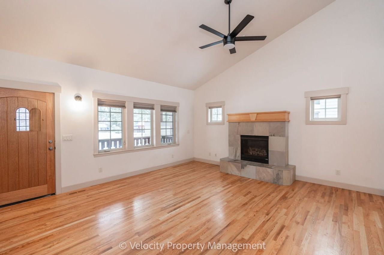 2469 Nw Sacagawea Ln - Photo 3 of 25