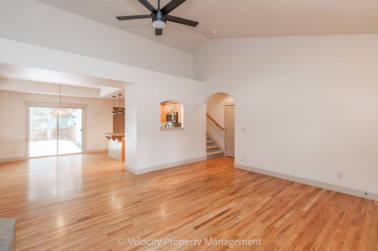 2469 Nw Sacagawea Ln - Photo 4 of 25