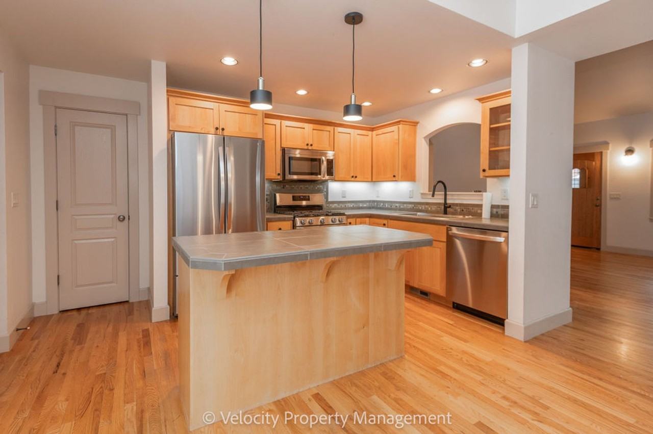 2469 Nw Sacagawea Ln - Photo 5 of 25
