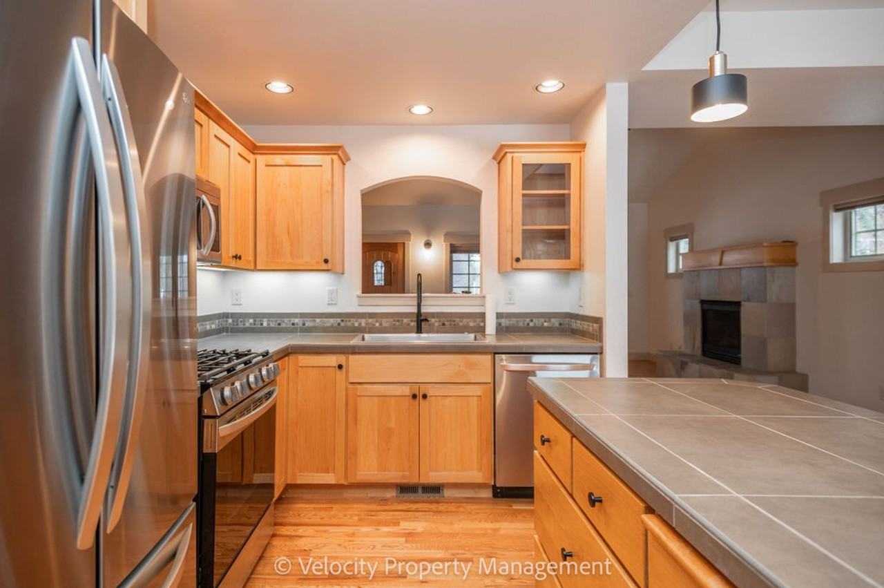 2469 Nw Sacagawea Ln - Photo 6 of 25