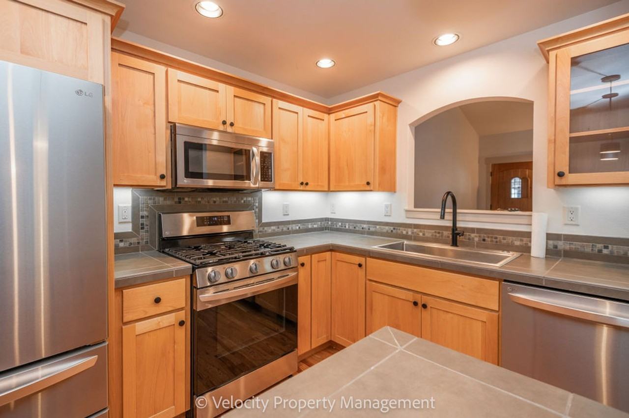 2469 Nw Sacagawea Ln - Photo 7 of 25