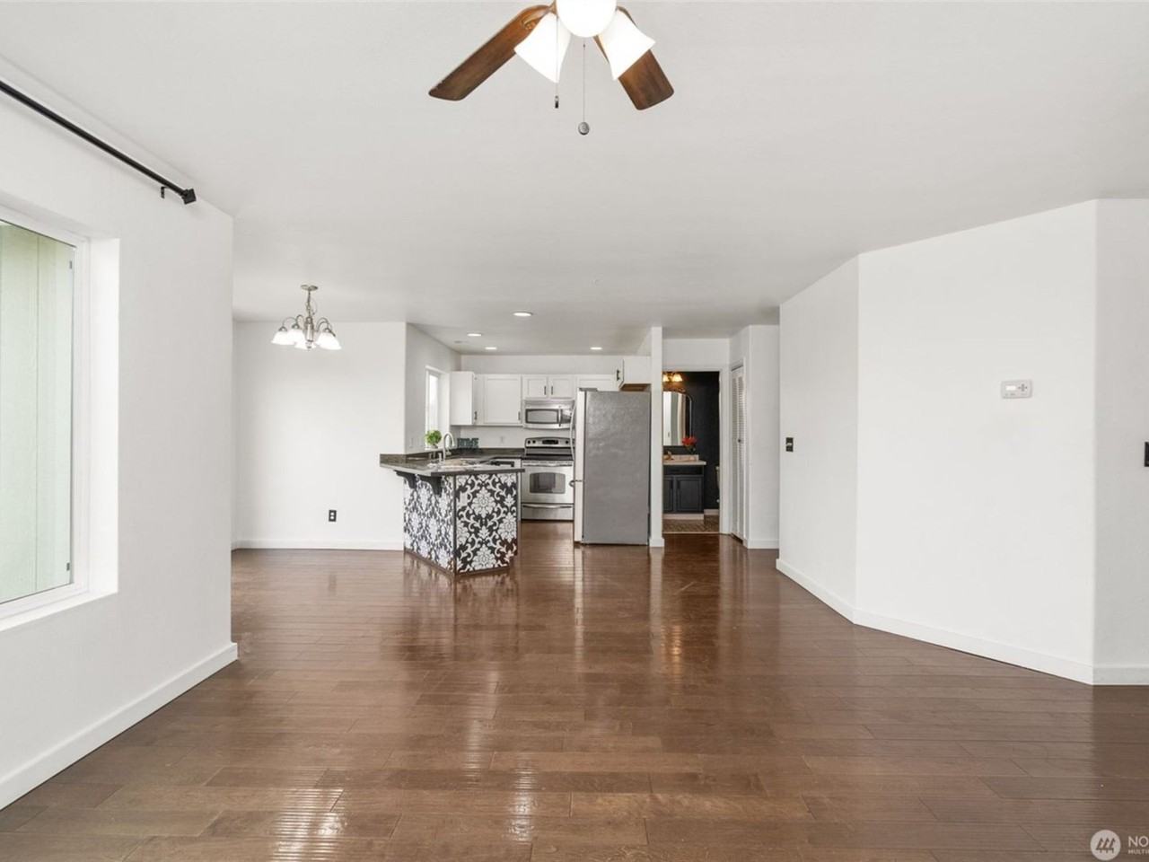 16602 Greenleaf Ave Se - Photo 3 of 14