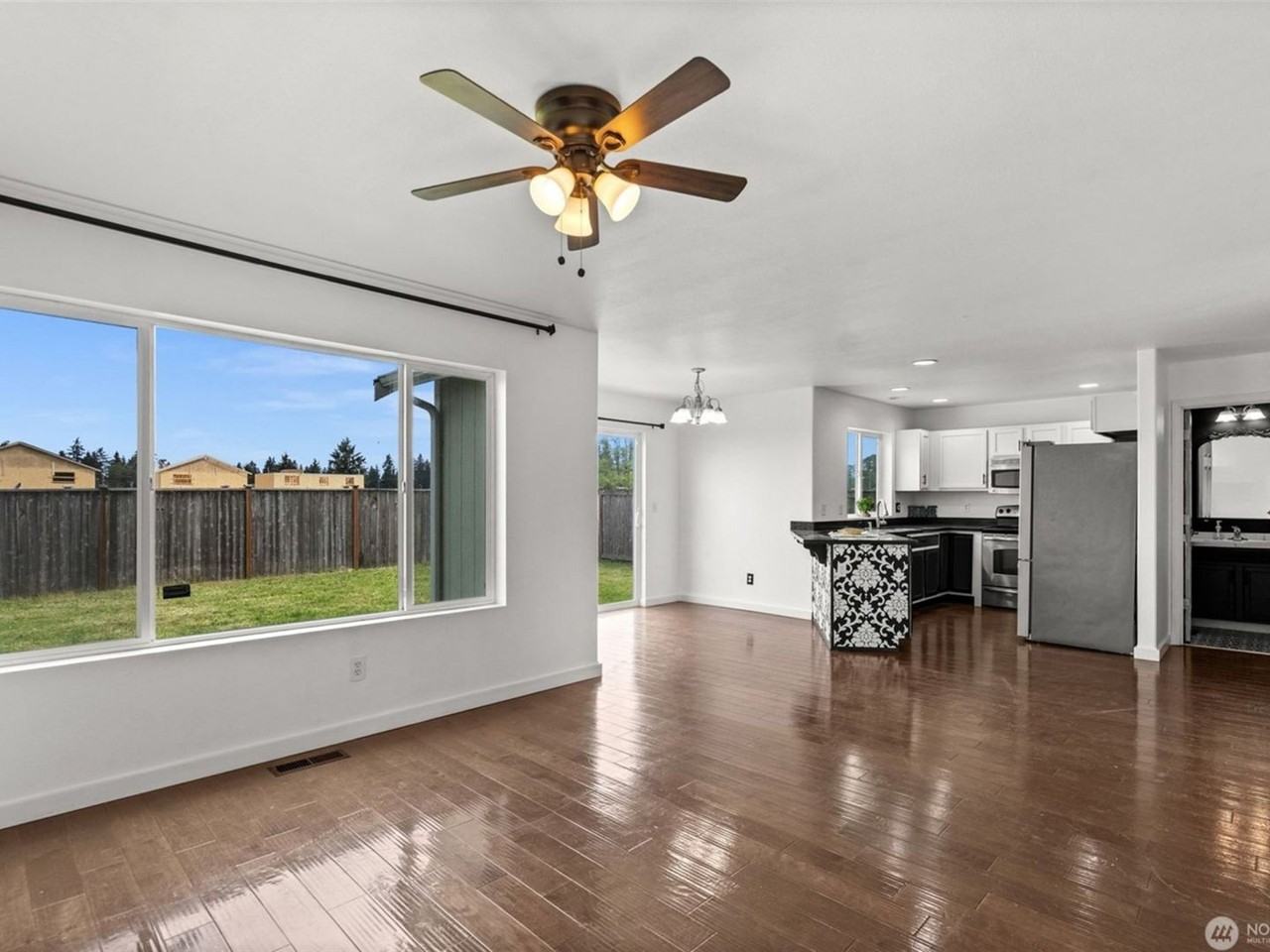 16602 Greenleaf Ave Se - Photo 5 of 14