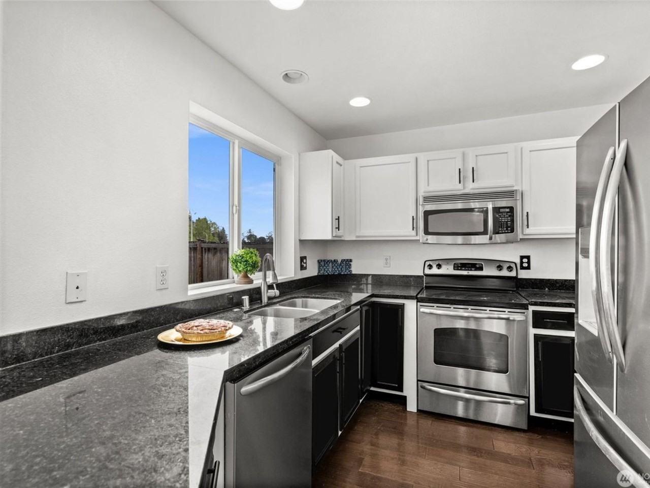 16602 Greenleaf Ave Se - Photo 6 of 14