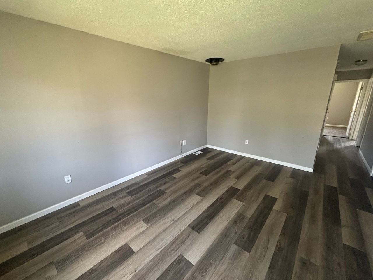 449 Shellview St - Photo 2 of 8
