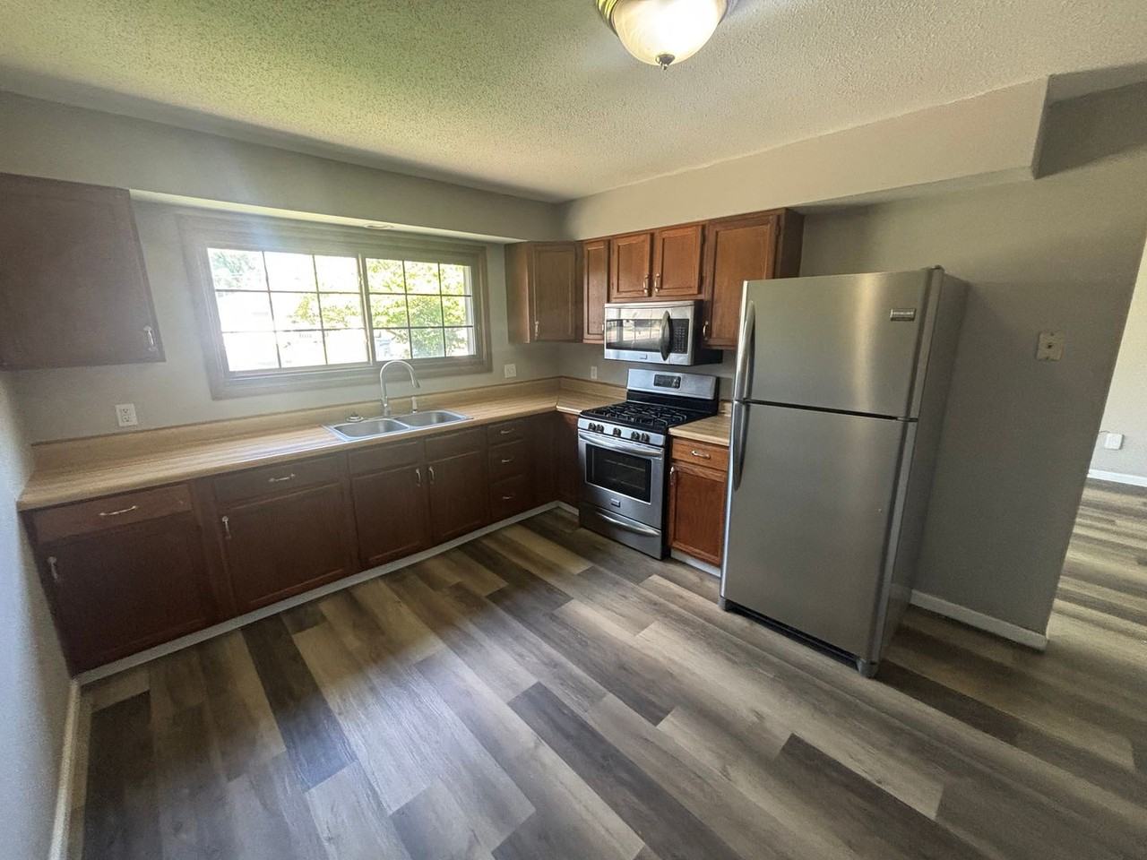 449 Shellview St - Photo 3 of 8
