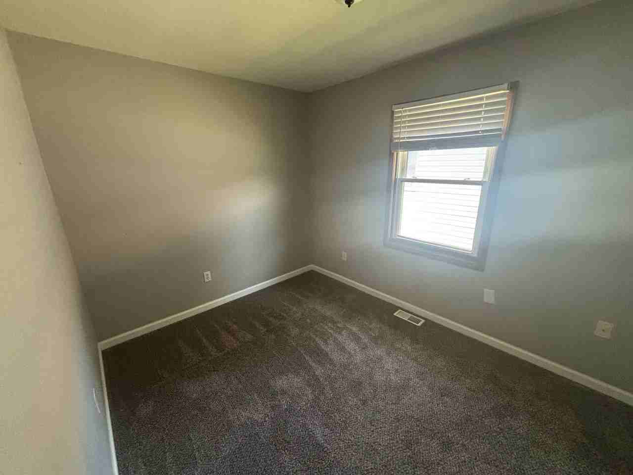 449 Shellview St - Photo 4 of 8