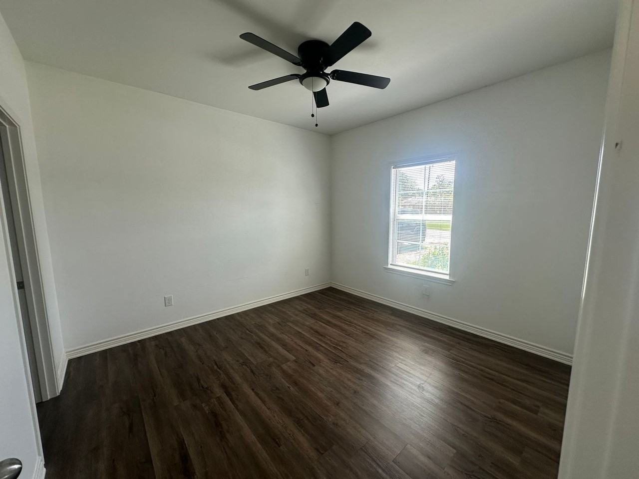 205 Gordon St - Photo 4 of 19