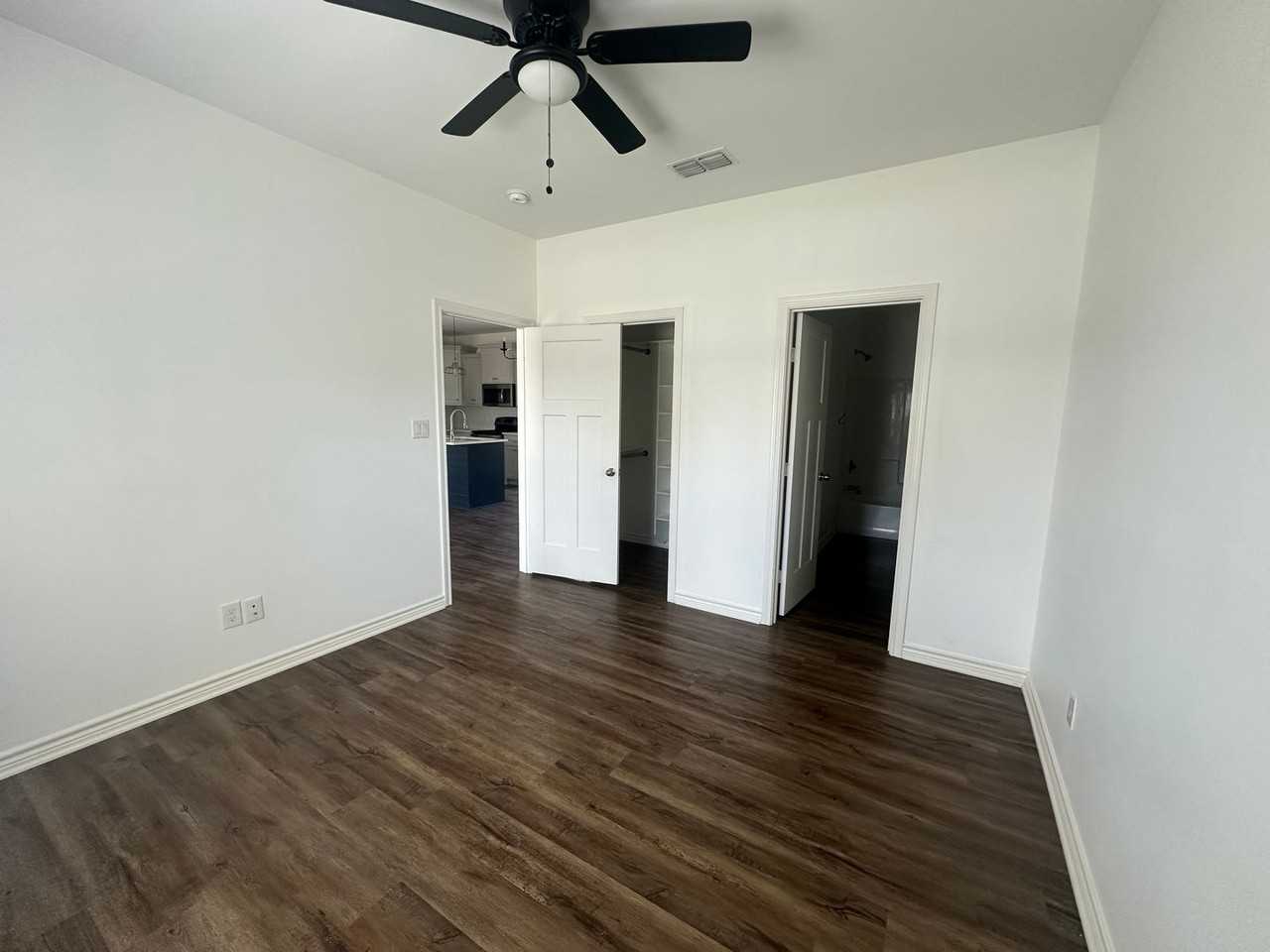 205 Gordon St - Photo 5 of 19