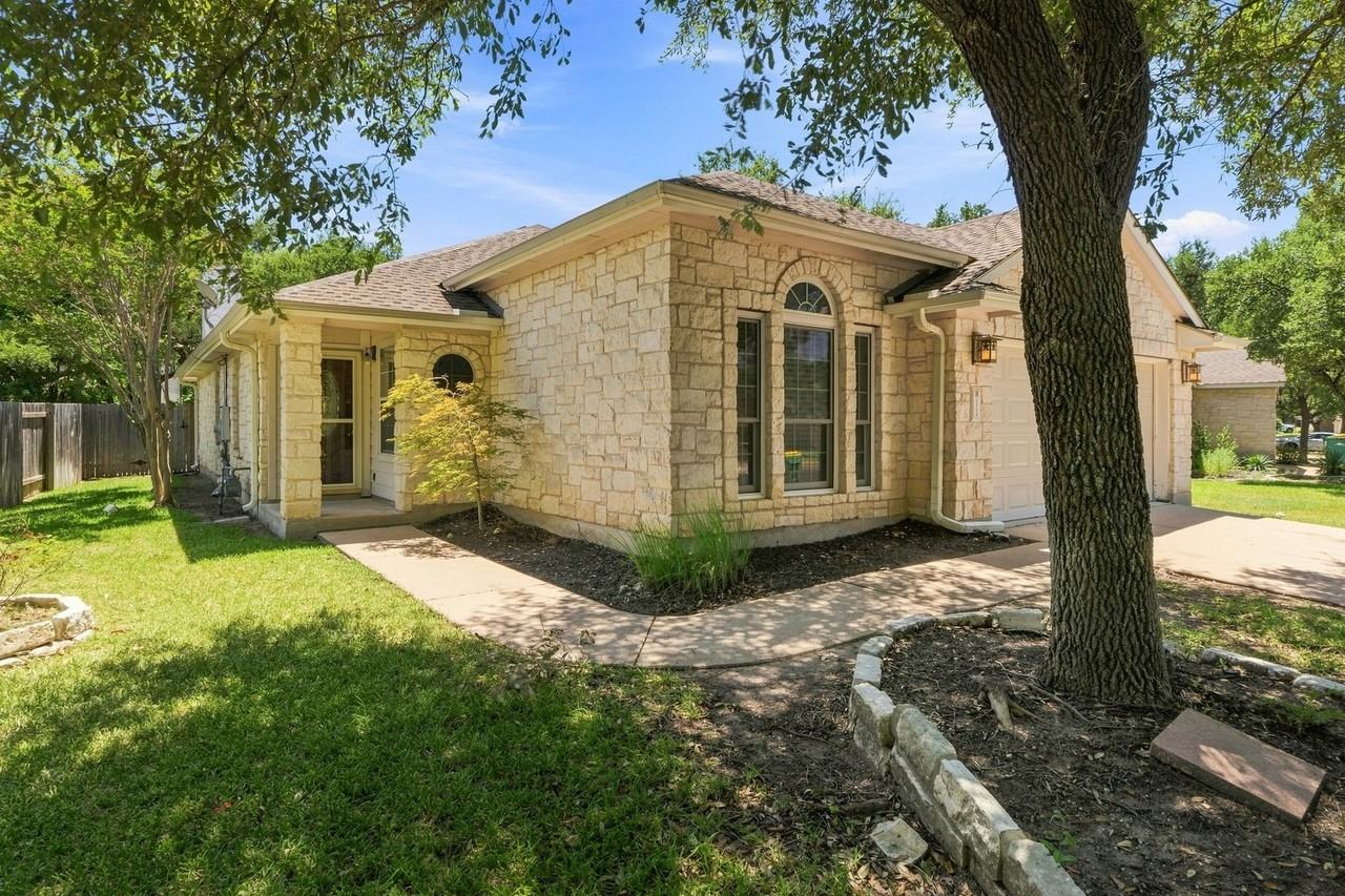 1310 Brighton Bend Ln - Photo 2 of 29