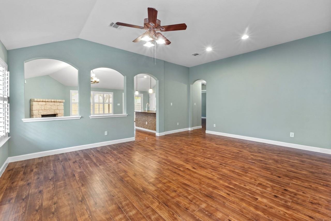 1310 Brighton Bend Ln - Photo 3 of 29
