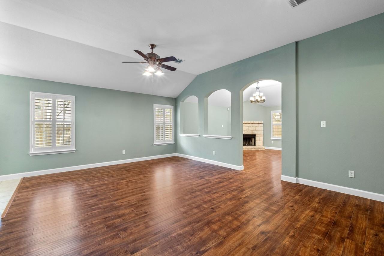 1310 Brighton Bend Ln - Photo 4 of 29