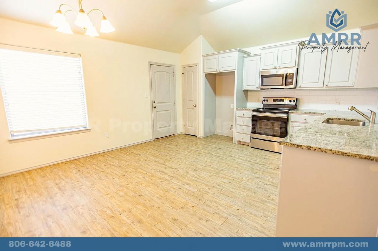 1220 Kingston St - Photo 3 of 15