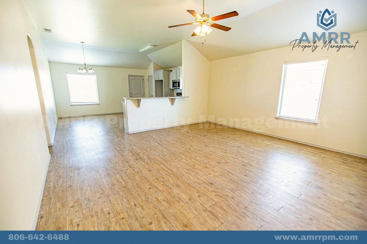 1220 Kingston St - Photo 4 of 15
