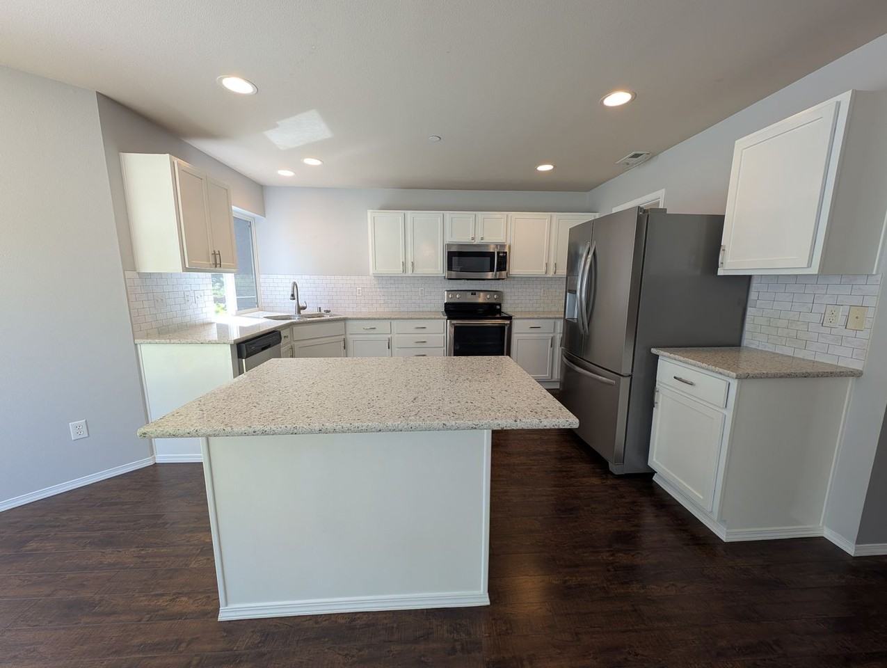2233 Wallace Loop - Photo 7 of 39