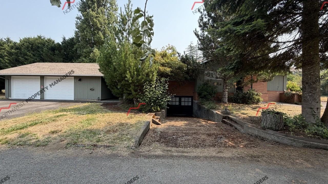 125 Sawall Ave W - Photo 2 of 13
