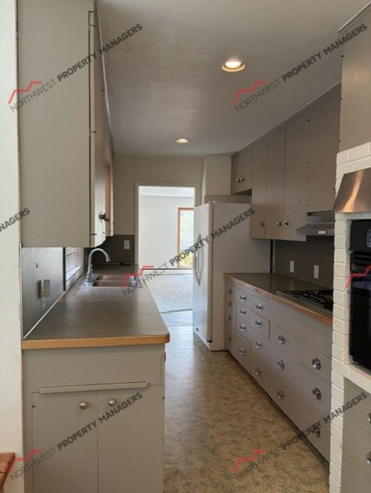 125 Sawall Ave W - Photo 4 of 13