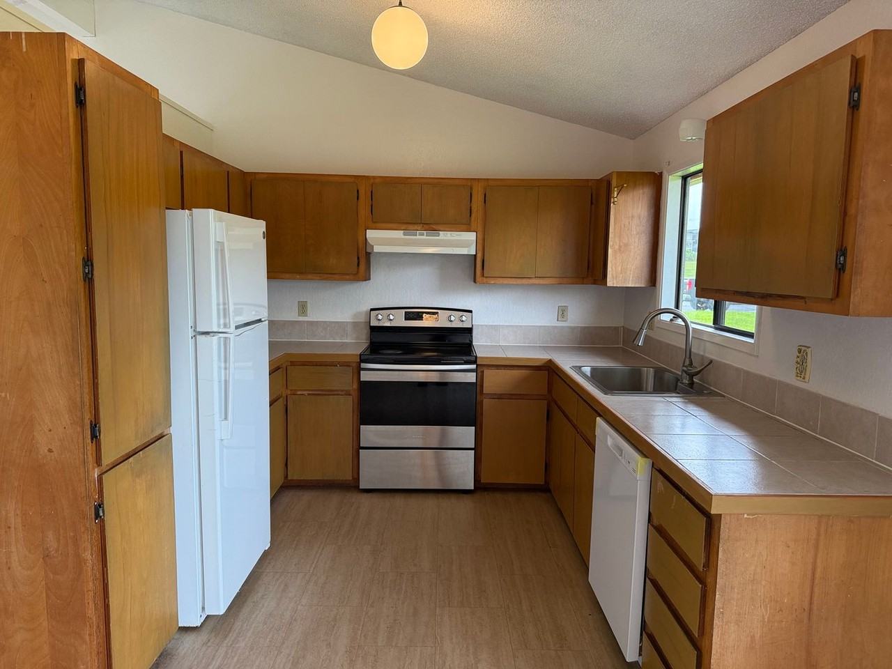 610 Hoomalu Pl - Photo 3 of 7