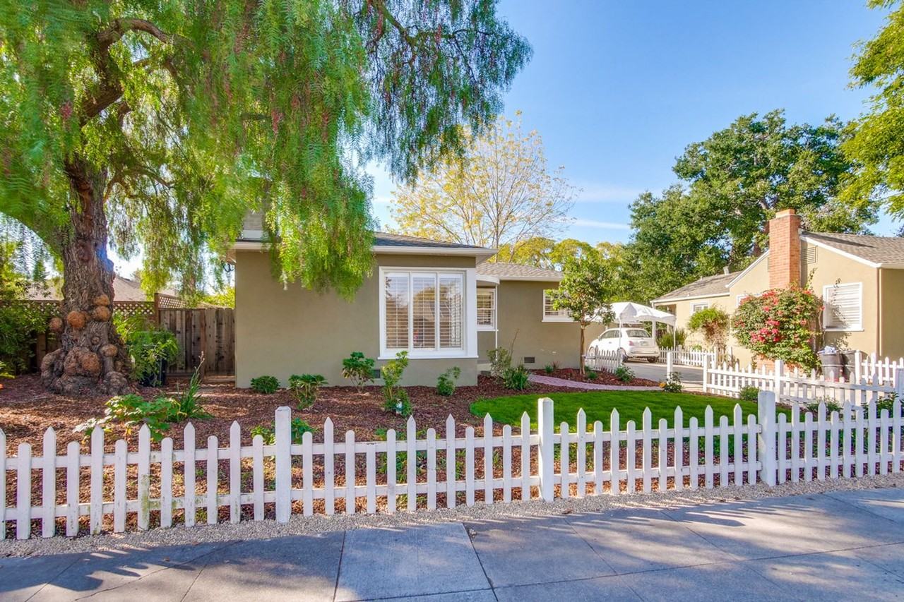 2990 Cowper St - Photo 3 of 46