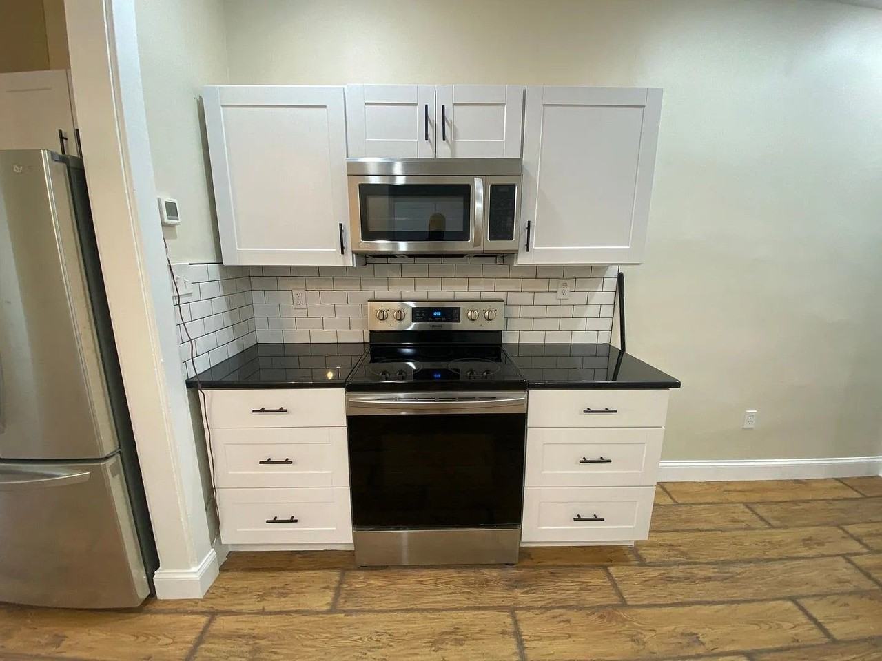 445 Manor St - Photo 6 of 28