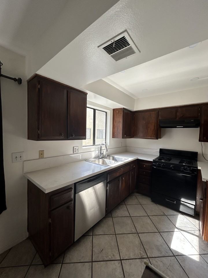 8750 Kester Ave #31