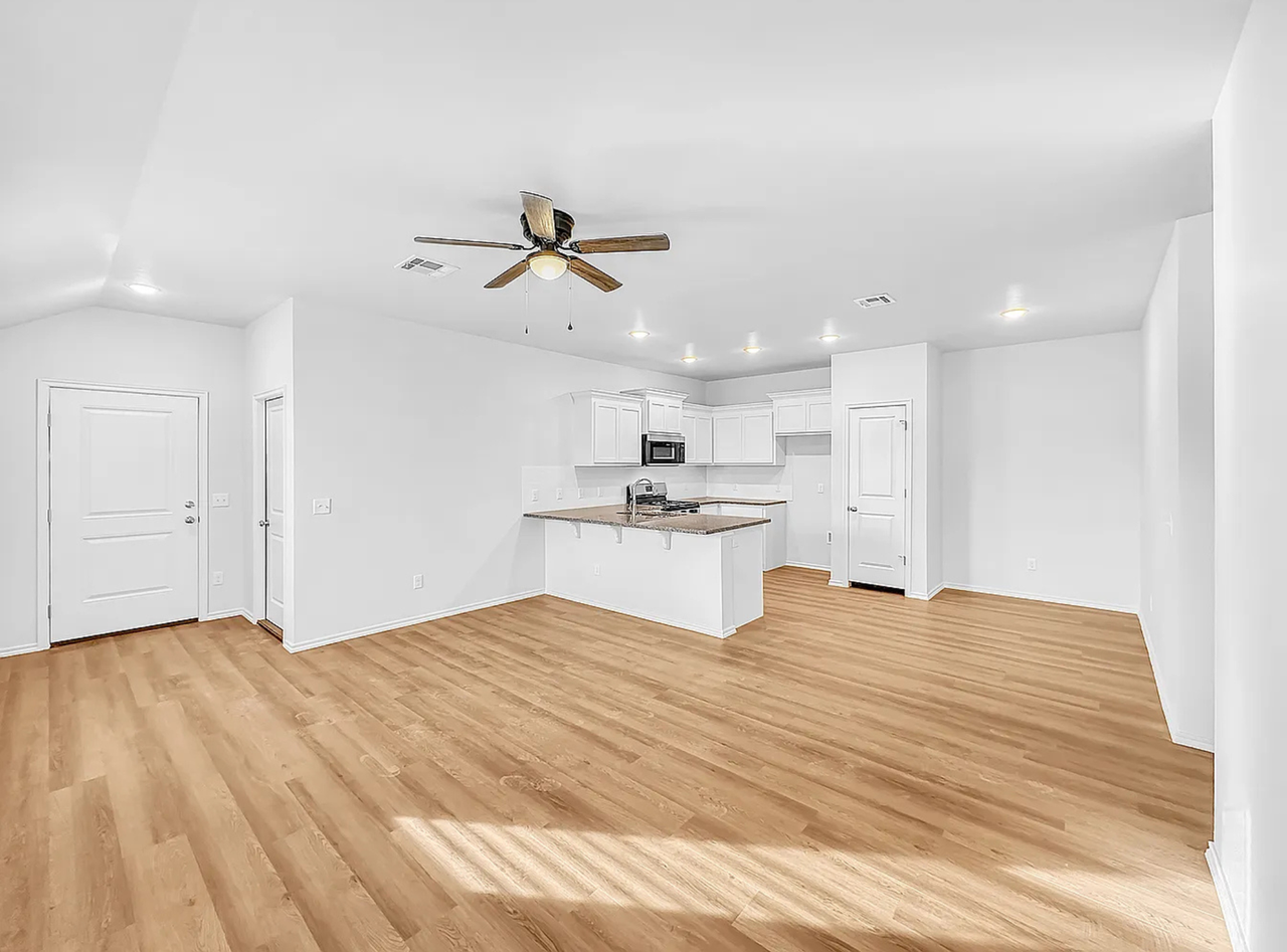3307 S 23rd St - Photo 3 of 17