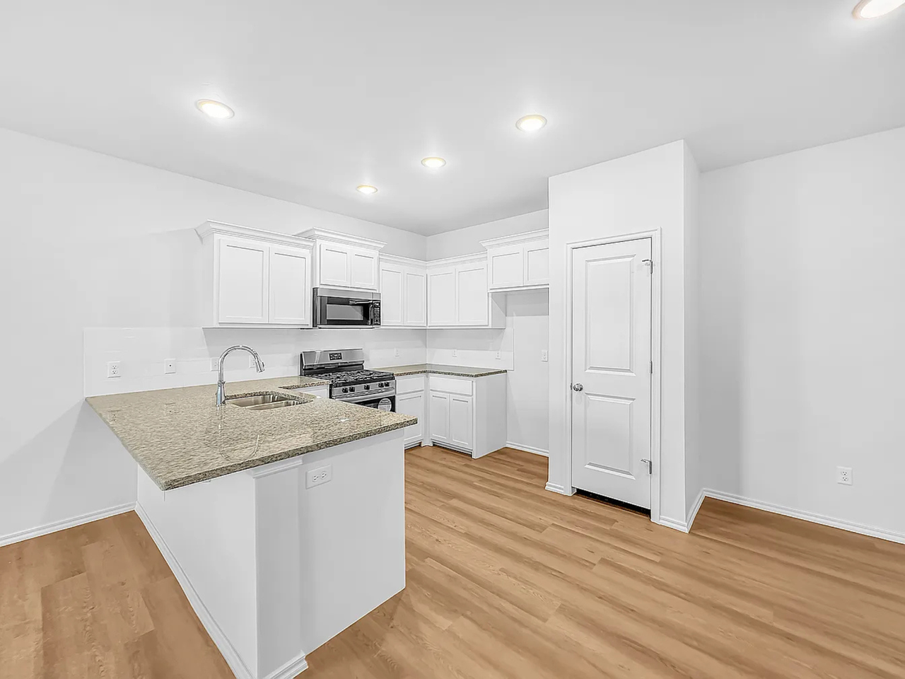 3307 S 23rd St - Photo 5 of 17